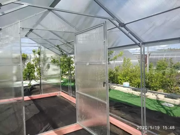 Перегородка для прямостенных теплиц с двухскатной крышей